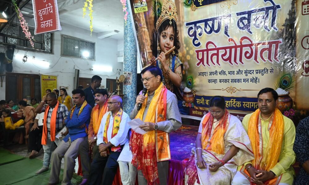 कृष्ण जन्माष्टमी पर उद्योग मंत्री लखनलाल देवांगन ने विभिन्न मंदिरों में किए बाल गोपाल के दर्शन